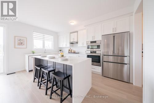 129 Busato Drive, Whitchurch-Stouffville, ON - Indoor Photo Showing Kitchen With Stainless Steel Kitchen With Upgraded Kitchen