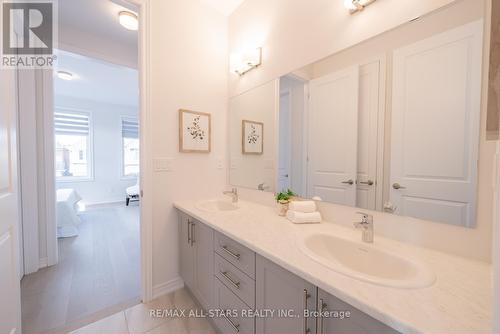 129 Busato Drive, Whitchurch-Stouffville, ON - Indoor Photo Showing Bathroom