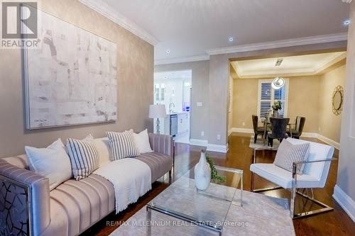 1 Bracknell Avenue, Markham, ON - Indoor Photo Showing Living Room