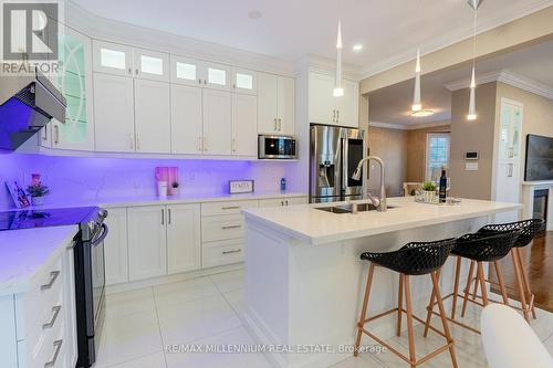 1 Bracknell Avenue, Markham, ON - Indoor Photo Showing Kitchen With Double Sink With Upgraded Kitchen