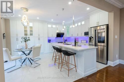 1 Bracknell Avenue, Markham, ON - Indoor Photo Showing Kitchen