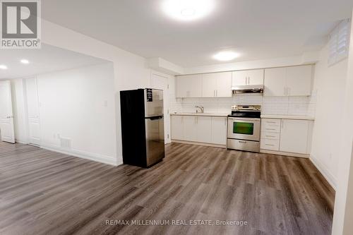 1 Bracknell Avenue, Markham, ON - Indoor Photo Showing Kitchen