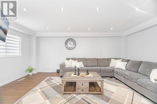 6 Holloway Court, Brampton, ON - Indoor Photo Showing Living Room