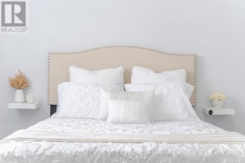 6 Holloway Court, Brampton, ON - Indoor Photo Showing Bedroom