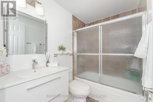 6 Holloway Court, Brampton, ON - Indoor Photo Showing Bathroom