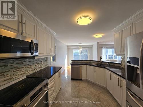 Upper - 2932 Cape Hill Crescent, Mississauga, ON - Indoor Photo Showing Kitchen With Upgraded Kitchen