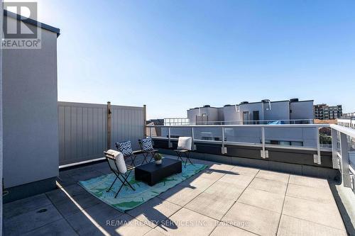 342 - 3062 Sixth Line, Oakville, ON - Outdoor