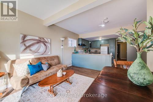 36 Washburn Drive, Guelph, ON - Indoor Photo Showing Living Room