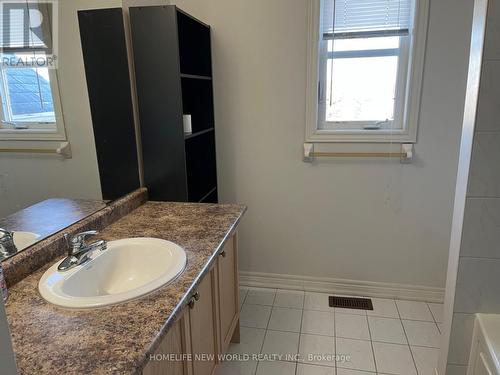 667 Peter Rupert Avenue, Vaughan, ON - Indoor Photo Showing Bathroom
