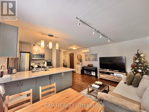 204 - 5 Paisley Boulevard E, Mississauga, ON - Indoor