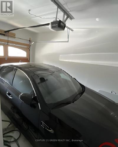 3943 Koenig Road, Burlington, ON - Indoor Photo Showing Garage