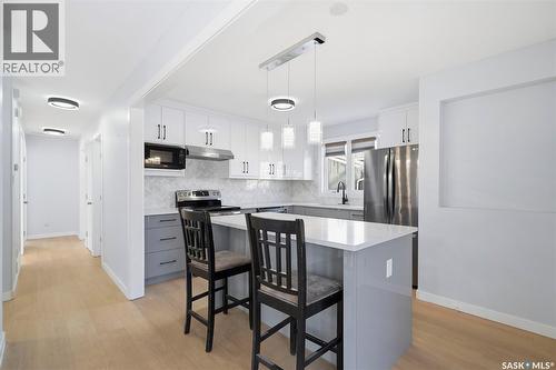 19 Barr Place, Saskatoon, SK - Indoor Photo Showing Kitchen With Upgraded Kitchen