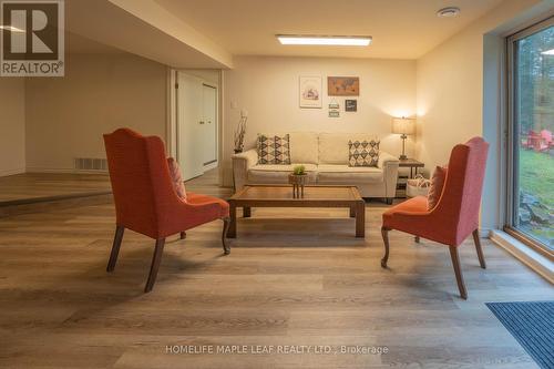 1507 Muskoka 117 Road, Bracebridge, ON - Indoor Photo Showing Living Room