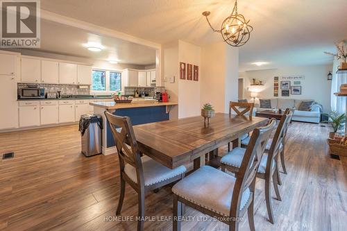 1507 Muskoka 117 Road, Bracebridge, ON - Indoor Photo Showing Dining Room