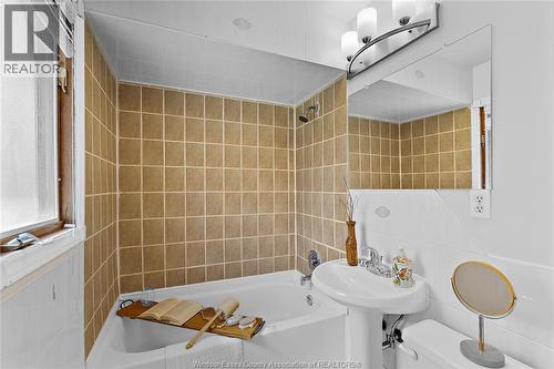 1673 Francois Road, Windsor, ON - Indoor Photo Showing Bathroom