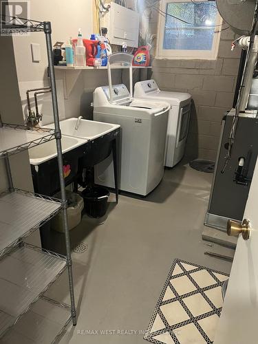 B1 - 35 Lilywood Road, Toronto, ON - Indoor Photo Showing Laundry Room