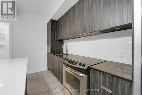 1010 - 110 Marine Parade Drive, Toronto, ON - Indoor Photo Showing Kitchen