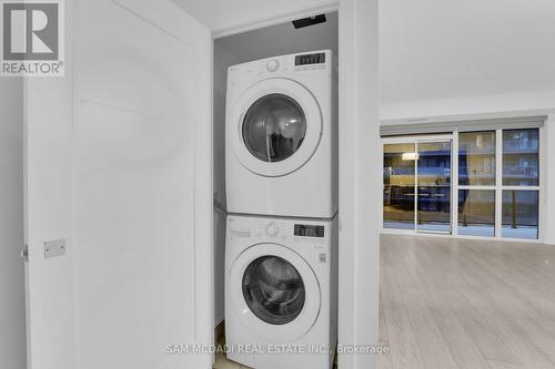 1010 - 110 Marine Parade Drive, Toronto, ON - Indoor Photo Showing Laundry Room