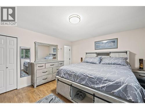 2421 Mount Tuam Crescent, Sorrento, BC - Indoor Photo Showing Bedroom