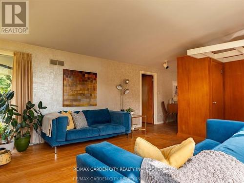 46 Henley Drive, St. Catharines (Martindale Pond), ON - Indoor Photo Showing Living Room