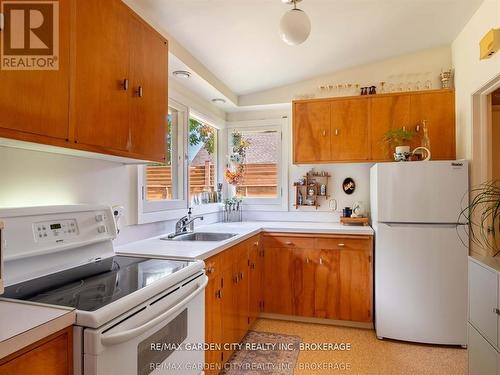 46 Henley Drive, St. Catharines (Martindale Pond), ON - Indoor Photo Showing Kitchen