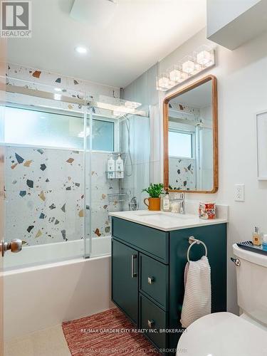 46 Henley Drive, St. Catharines (Martindale Pond), ON - Indoor Photo Showing Bathroom