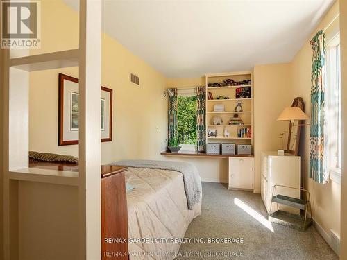 46 Henley Drive, St. Catharines (Martindale Pond), ON - Indoor