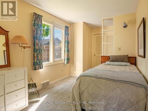 46 Henley Drive, St. Catharines (Martindale Pond), ON - Indoor Photo Showing Bedroom