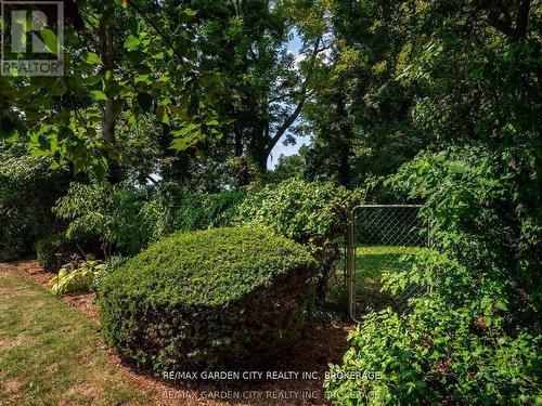 46 Henley Drive, St. Catharines (Martindale Pond), ON - Outdoor