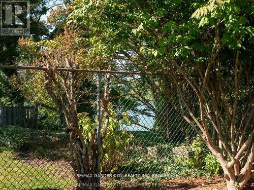 46 Henley Drive, St. Catharines (Martindale Pond), ON - Outdoor