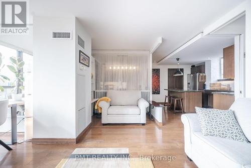801 - 95 Lombard Street, Toronto, ON - Indoor Photo Showing Living Room