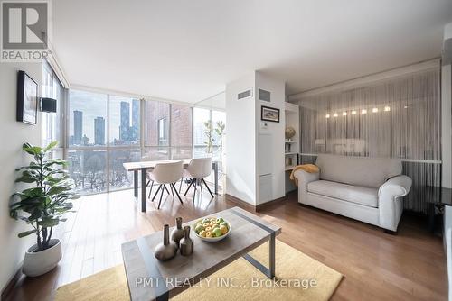 801 - 95 Lombard Street, Toronto, ON - Indoor Photo Showing Living Room