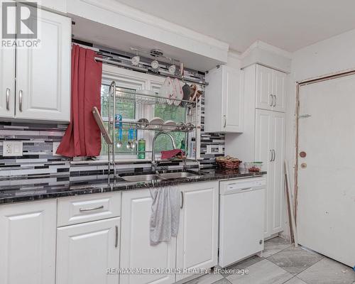 73 Edgar Drive, London North, ON - Indoor Photo Showing Kitchen With Double Sink