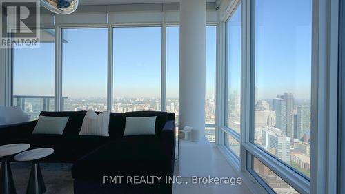 5102 - 488 University Avenue, Toronto, ON - Indoor