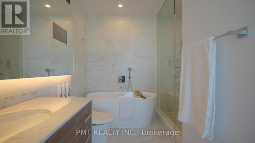 5102 - 488 University Avenue, Toronto, ON - Indoor Photo Showing Bathroom