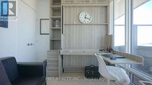 5102 - 488 University Avenue, Toronto, ON - Indoor