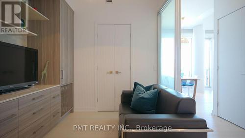 5102 - 488 University Avenue, Toronto, ON - Indoor Photo Showing Other Room