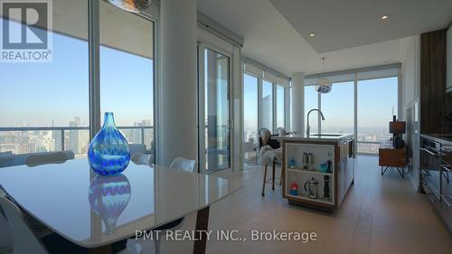 5102 - 488 University Avenue, Toronto, ON - Indoor