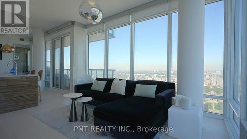 5102 - 488 University Avenue, Toronto, ON - Indoor Photo Showing Living Room