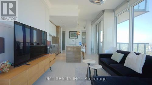 5102 - 488 University Avenue, Toronto, ON - Indoor