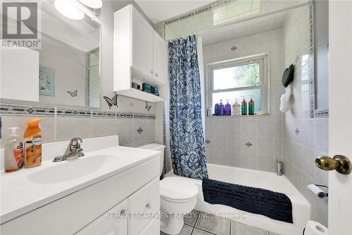 226 Carluke Road E, Hamilton, ON - Indoor Photo Showing Bathroom