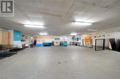 226 Carluke Road E, Hamilton, ON - Indoor Photo Showing Garage