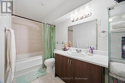 40 - 21 Replin Road, Toronto, ON - Indoor Photo Showing Bathroom