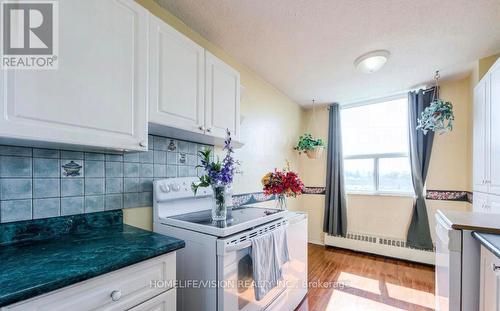 515 - 175 Hilda Avenue, Toronto, ON - Indoor Photo Showing Kitchen