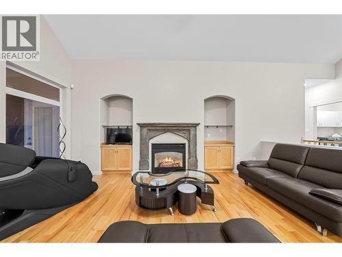 2470 24 Avenue Ne, Salmon Arm, BC - Indoor Photo Showing Living Room With Fireplace