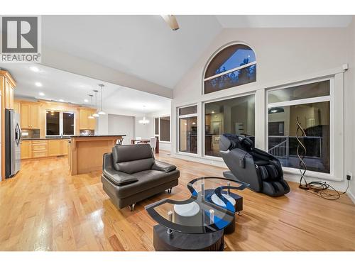 2470 24 Avenue Ne, Salmon Arm, BC - Indoor