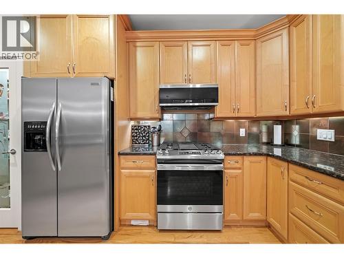 2470 24 Avenue Ne, Salmon Arm, BC - Indoor Photo Showing Kitchen