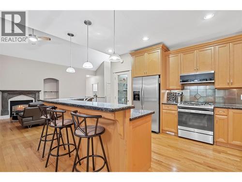 2470 24 Avenue Ne, Salmon Arm, BC - Indoor Photo Showing Kitchen