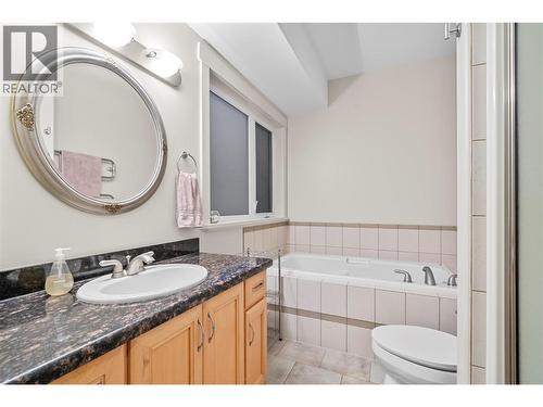 2470 24 Avenue Ne, Salmon Arm, BC - Indoor Photo Showing Bathroom
