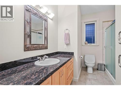 2470 24 Avenue Ne, Salmon Arm, BC - Indoor Photo Showing Bathroom